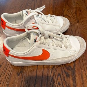 Nike Low Blazers